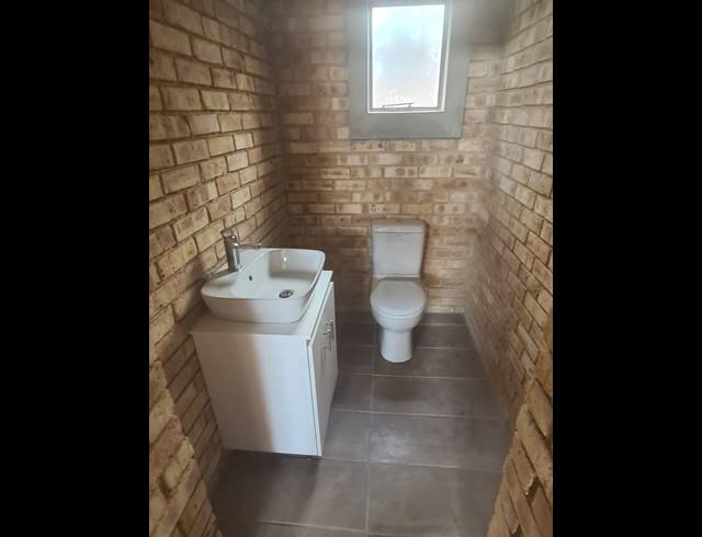 Factory property to rent in WEST TURFFONTEIN